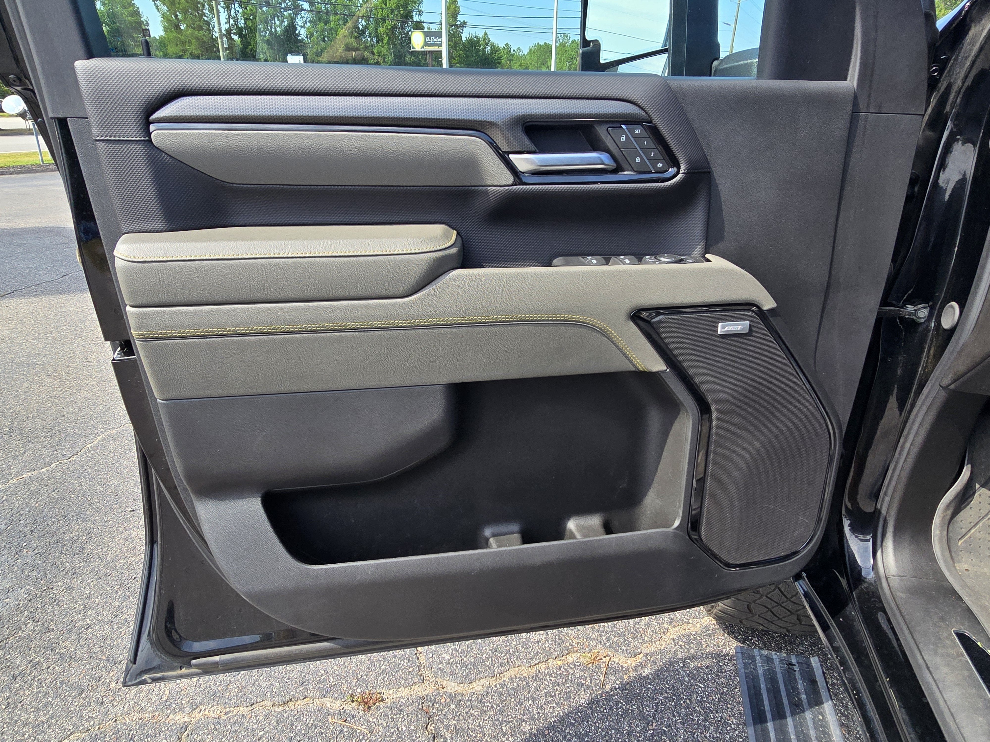 2025 Chevrolet Silverado 2500HD ZR2 - Photo 11