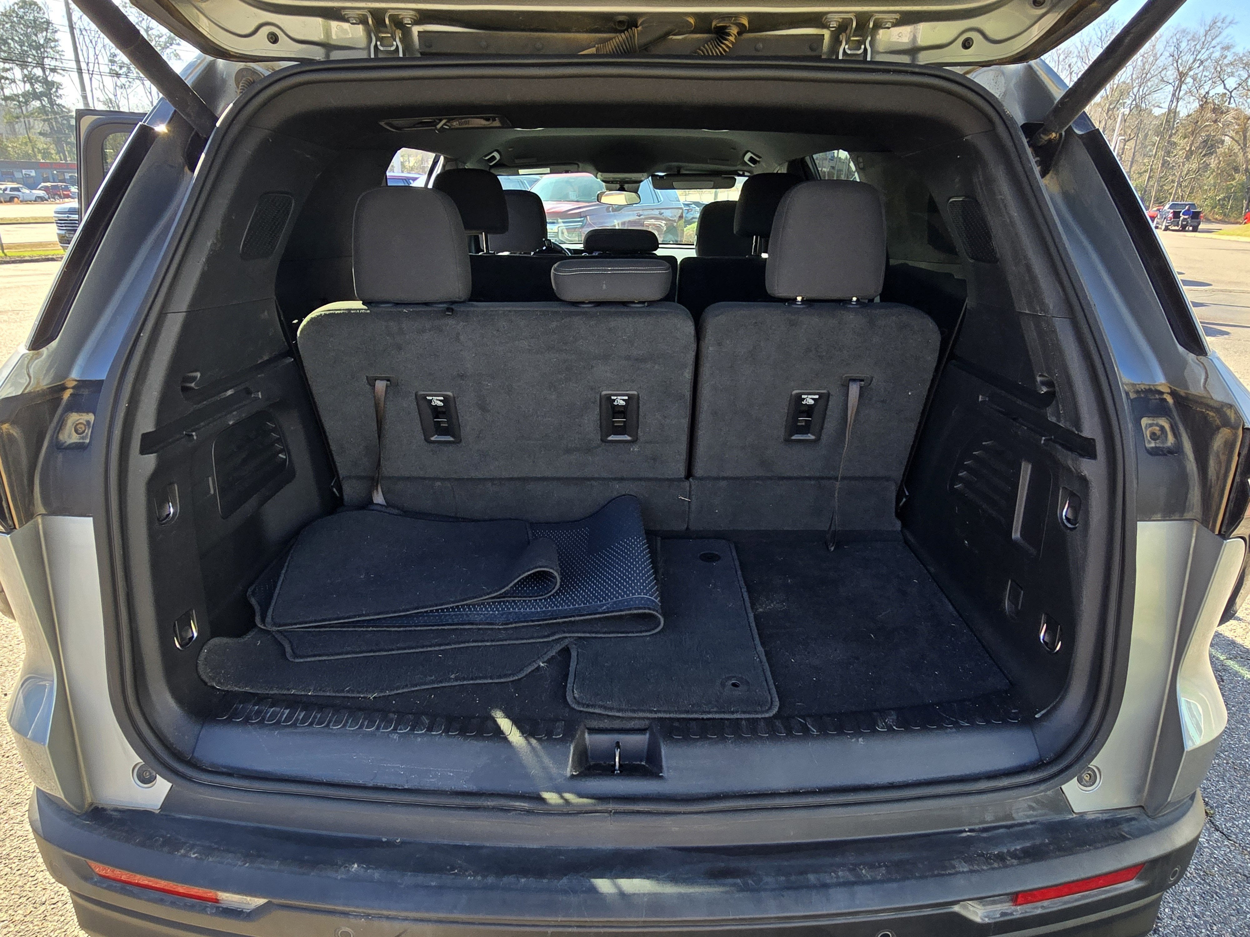 2024 Chevrolet Traverse LS