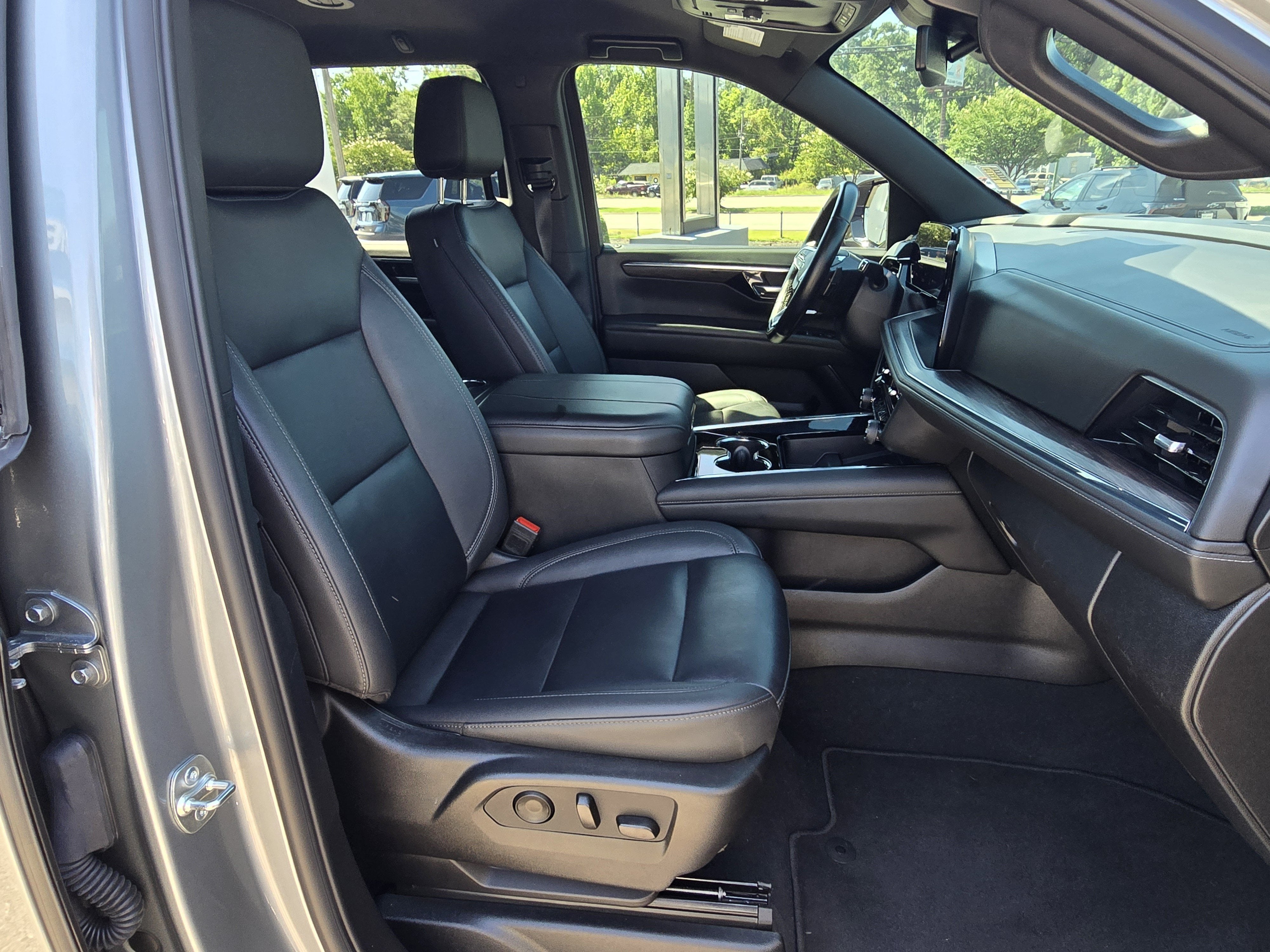 2025 Chevrolet Tahoe Z71 - Photo 12
