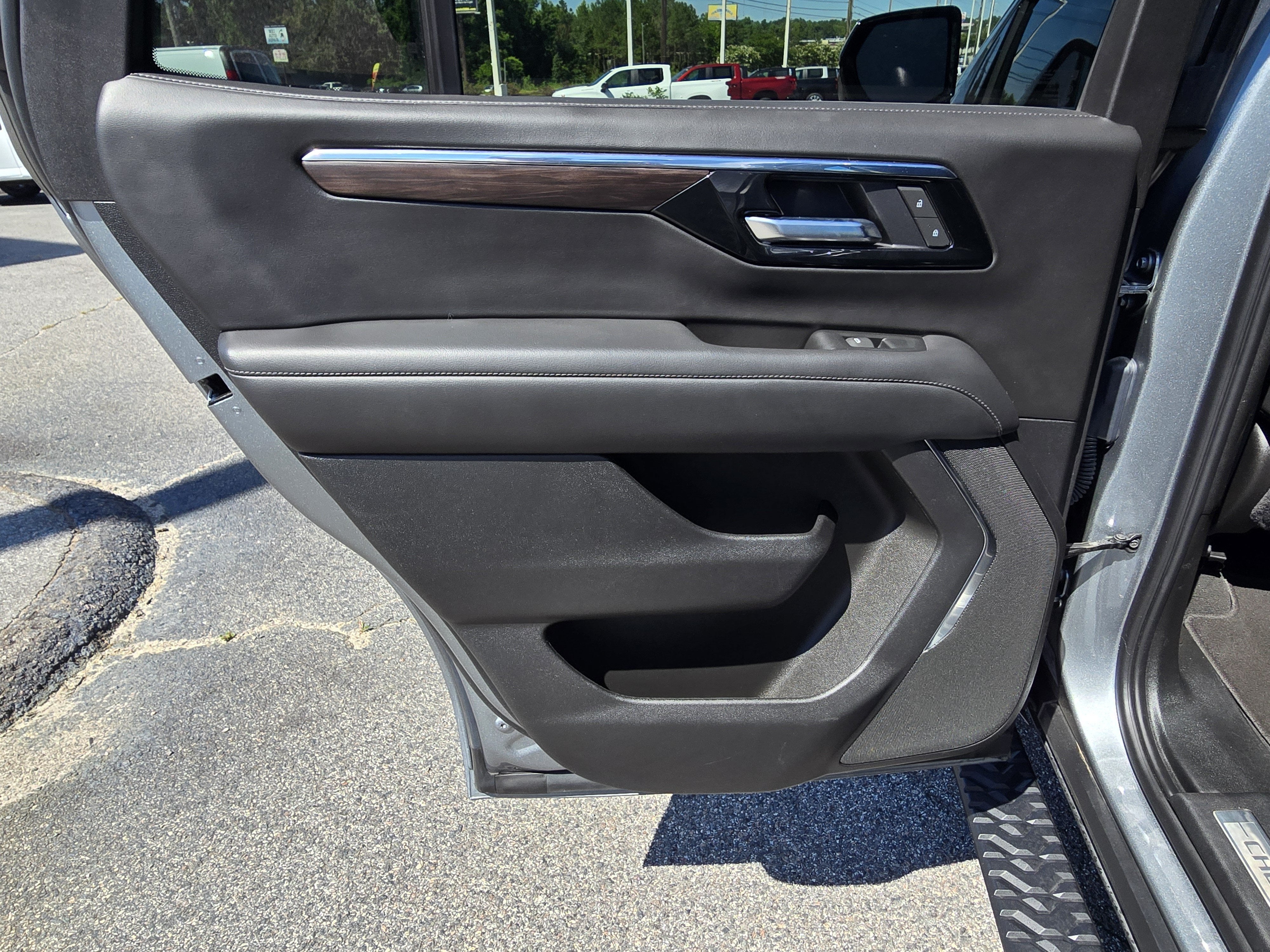 2025 Chevrolet Tahoe Z71 - Photo 17