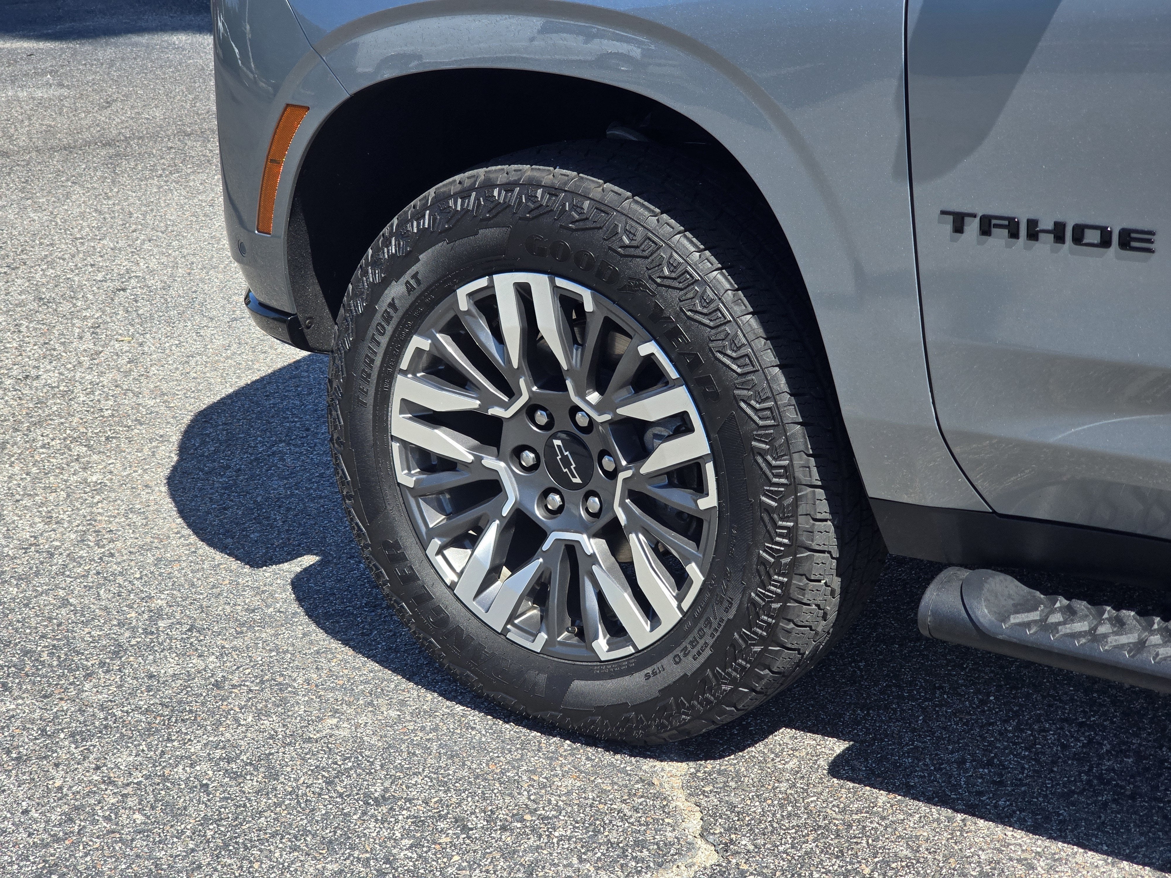 2025 Chevrolet Tahoe Z71 - Photo 9