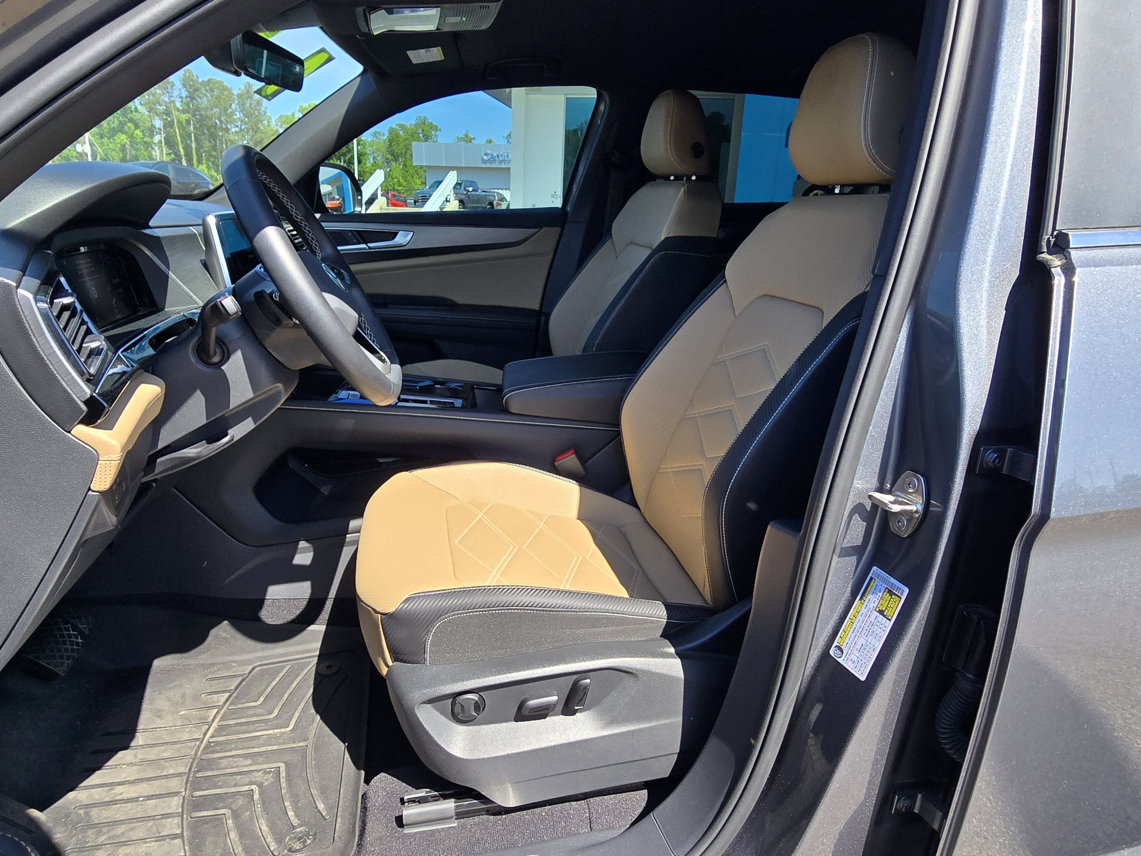 2024 Volkswagen Atlas Cross Sport 2.0T SE w/Technology