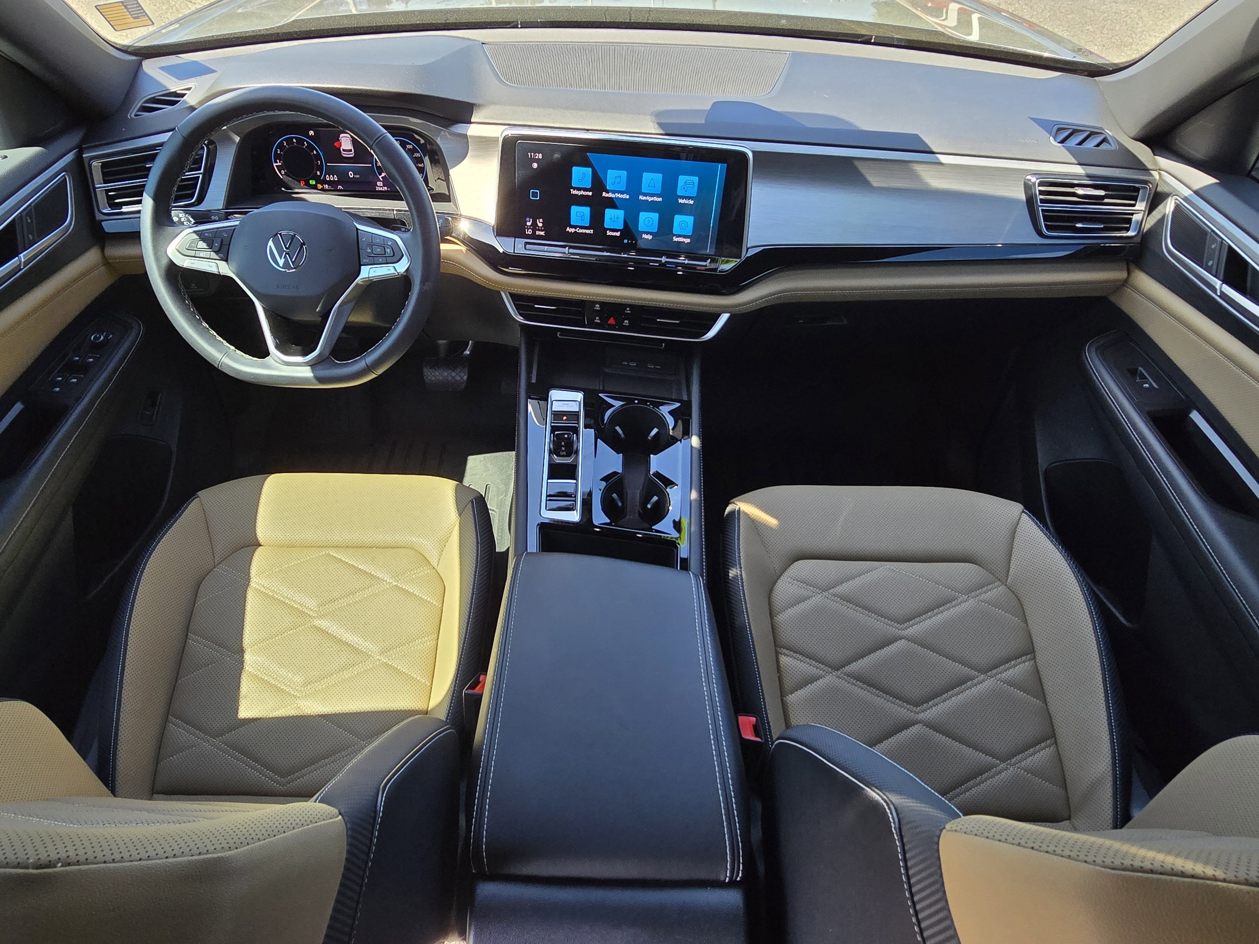 2024 Volkswagen Atlas Cross Sport 2.0T SE w/Technology