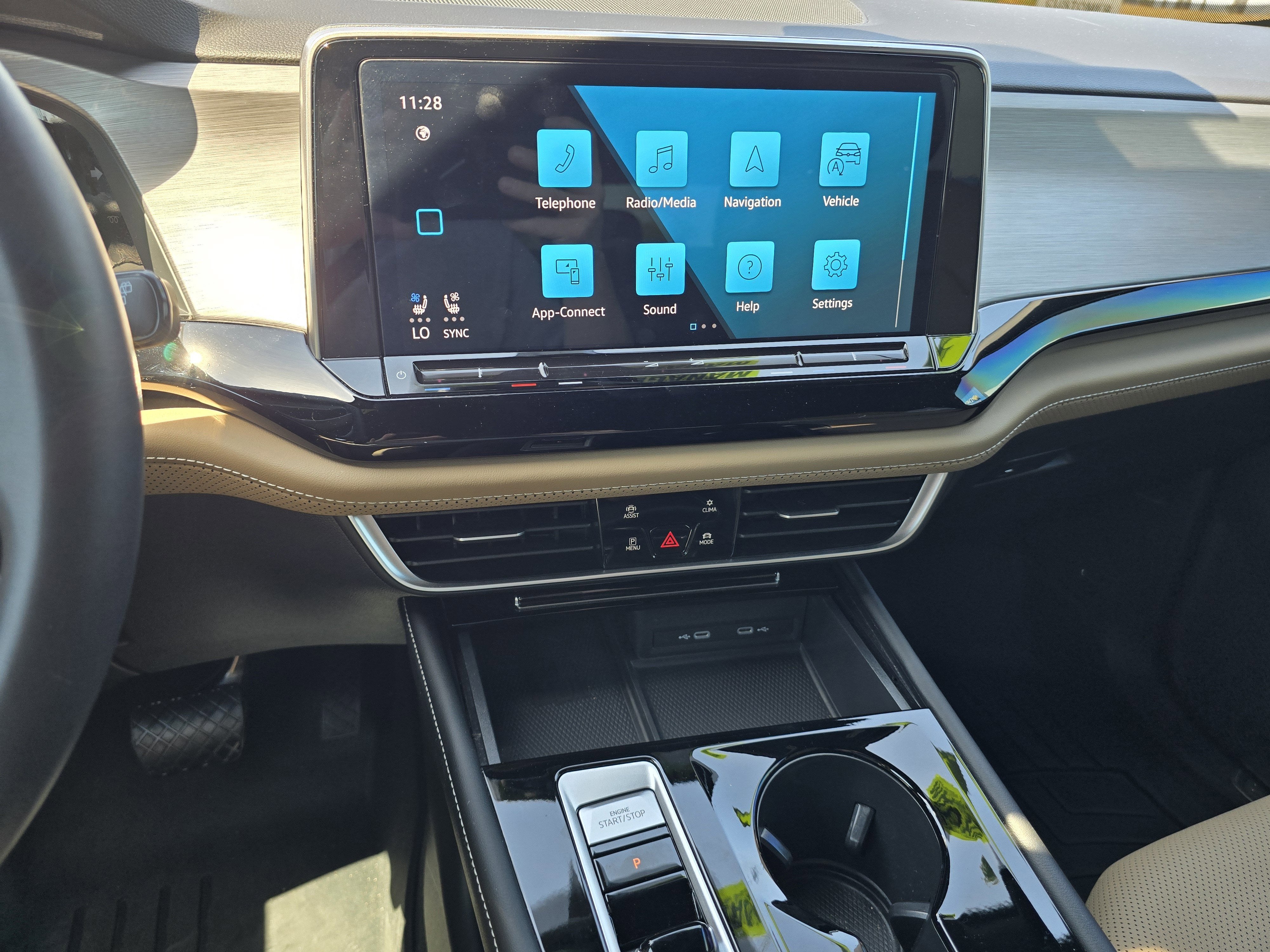 2024 Volkswagen Atlas Cross Sport 2.0T SE w/Technology