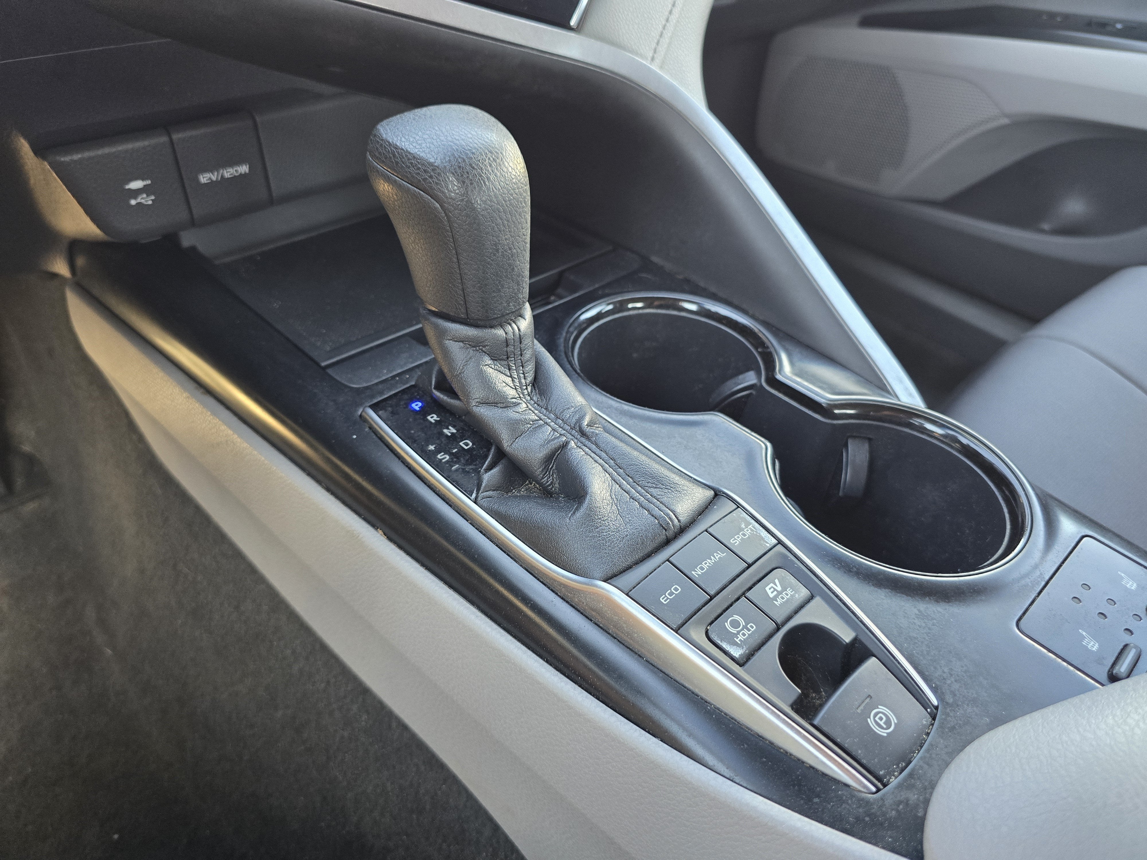 2018 Toyota Camry Hybrid LE