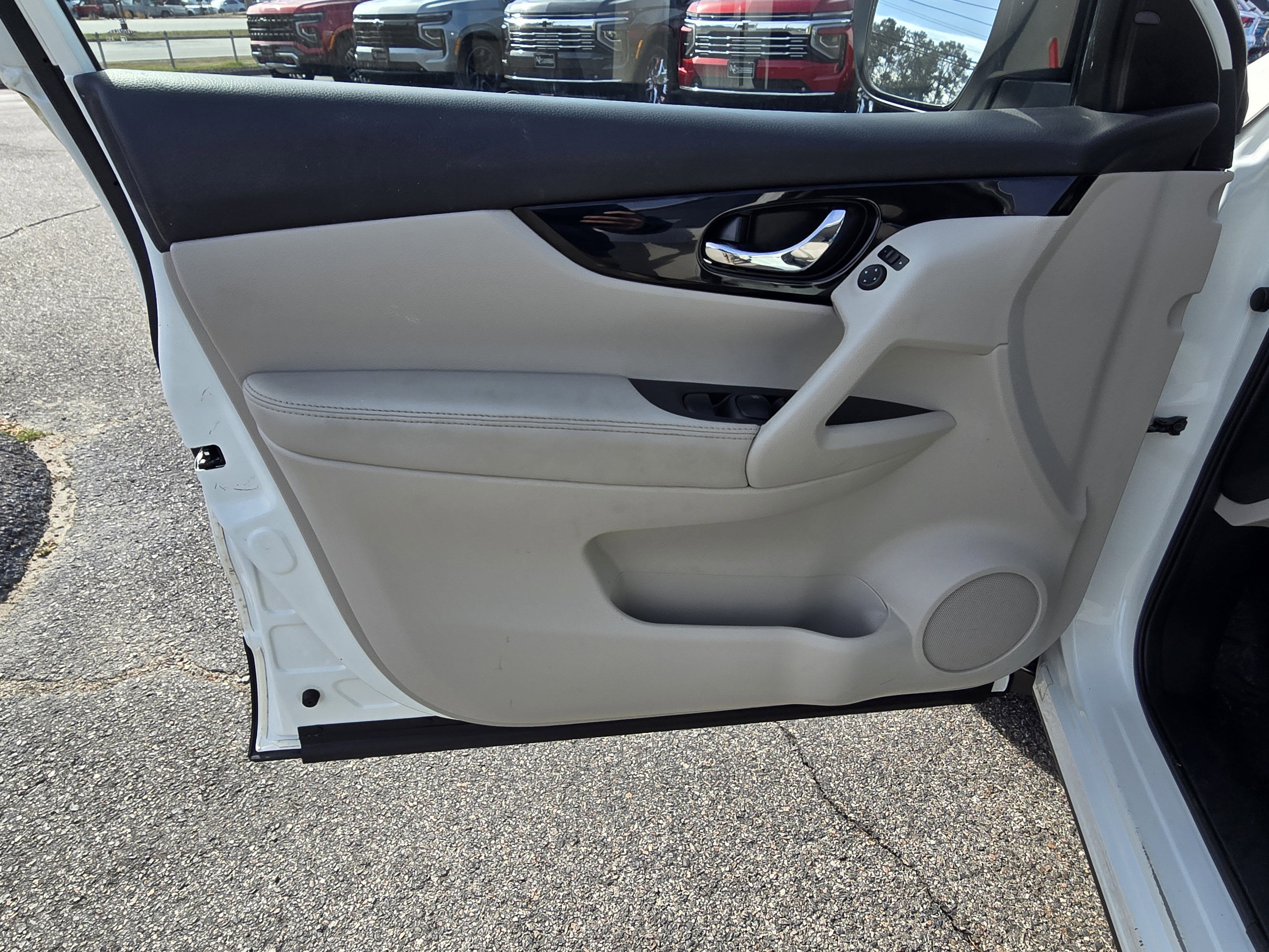 2022 Nissan Rogue Sport SV