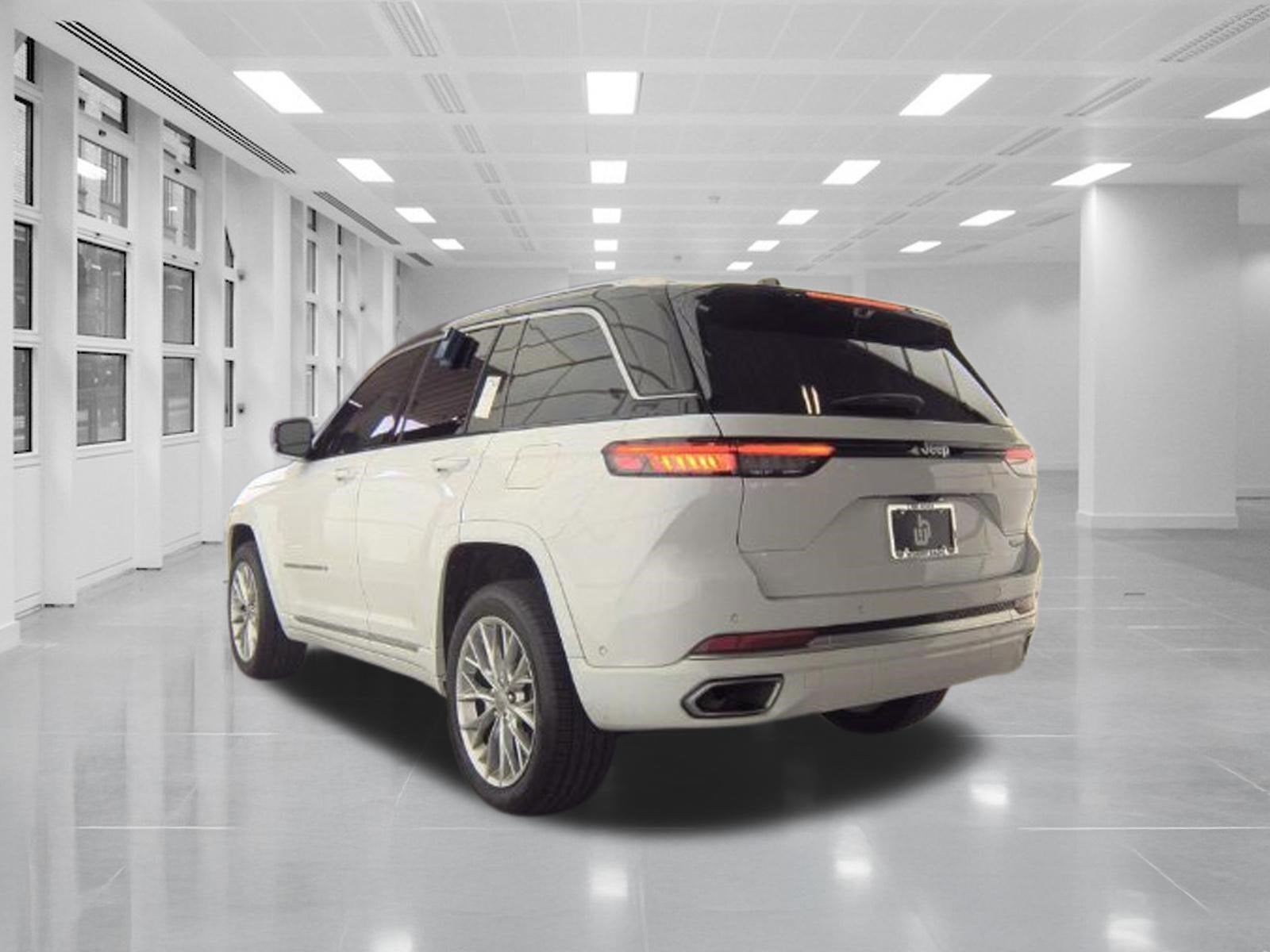 2022 Jeep Grand Cherokee Summit 4x2