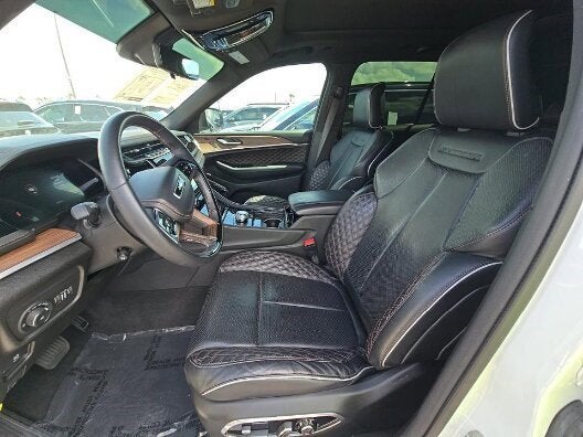 2022 Jeep Grand Cherokee Summit 4x2