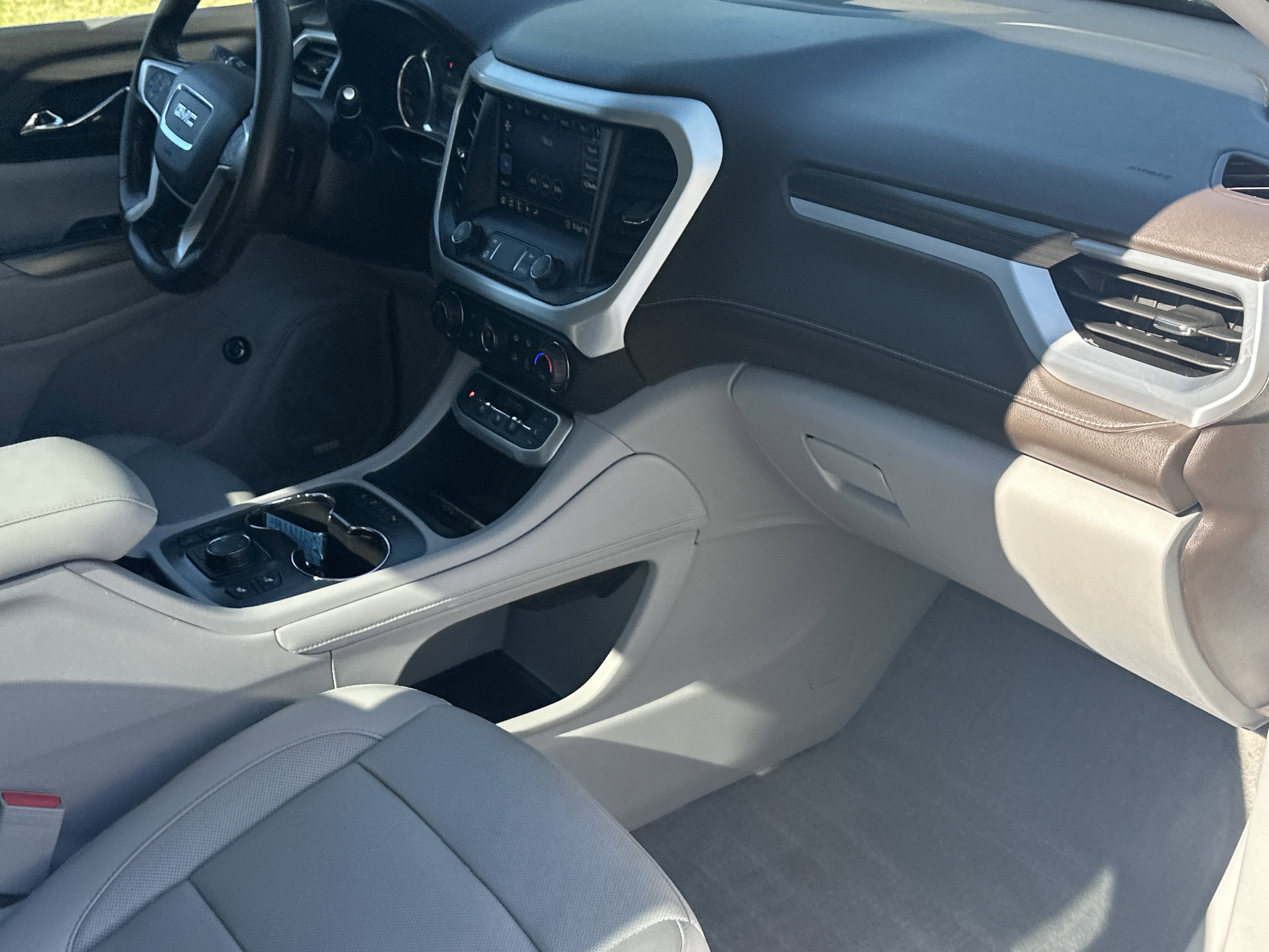 2020 GMC Acadia SLT