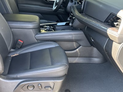 2025 Chevrolet Suburban LT