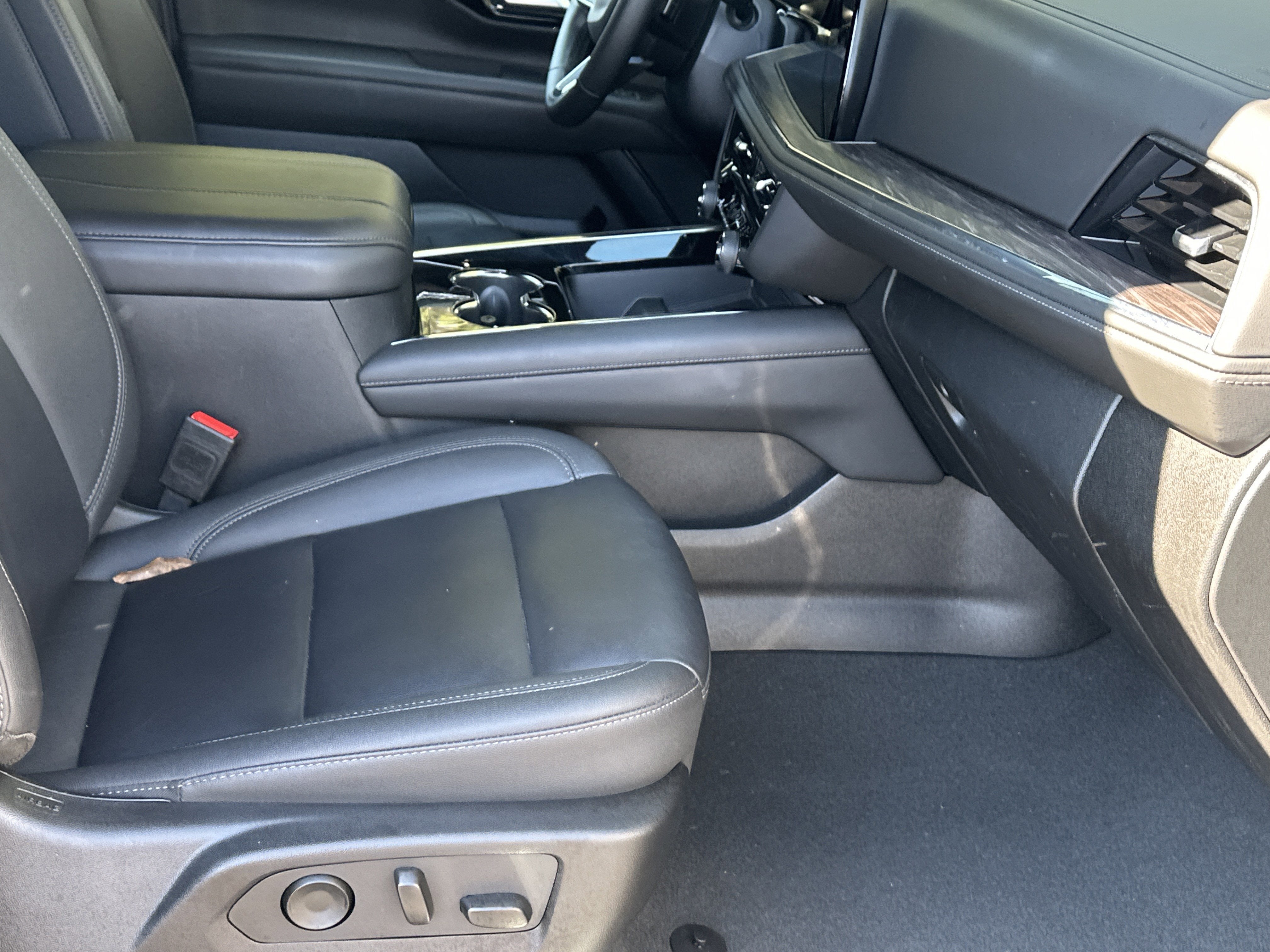 2025 Chevrolet Suburban LT