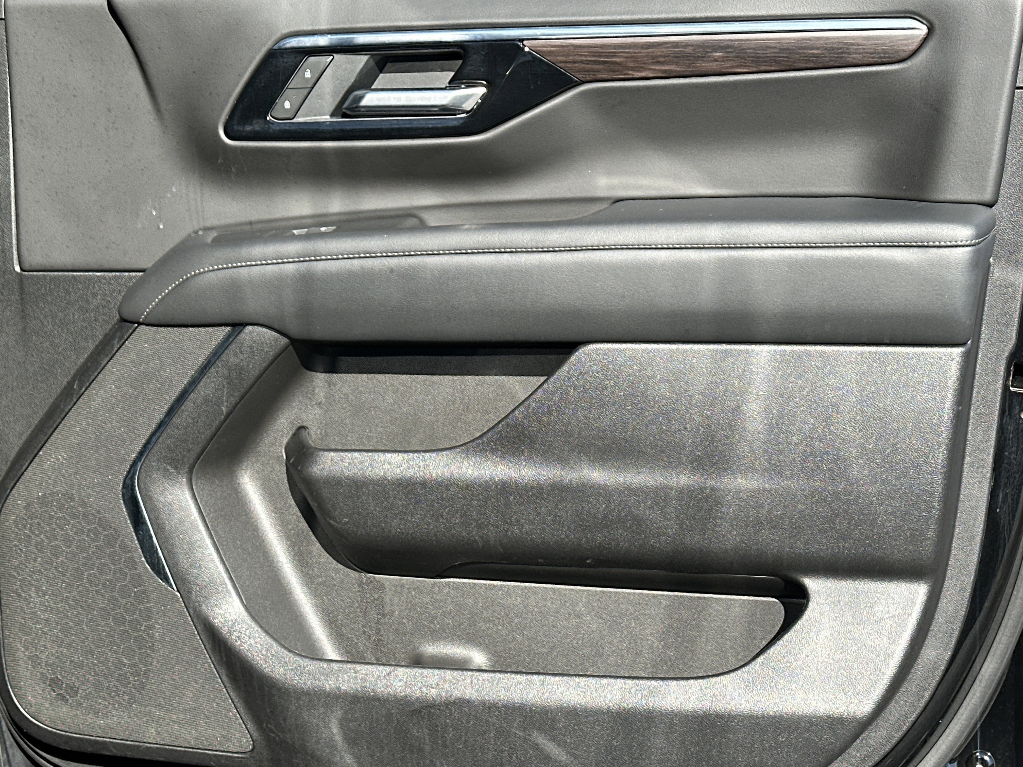 2025 Chevrolet Suburban LT