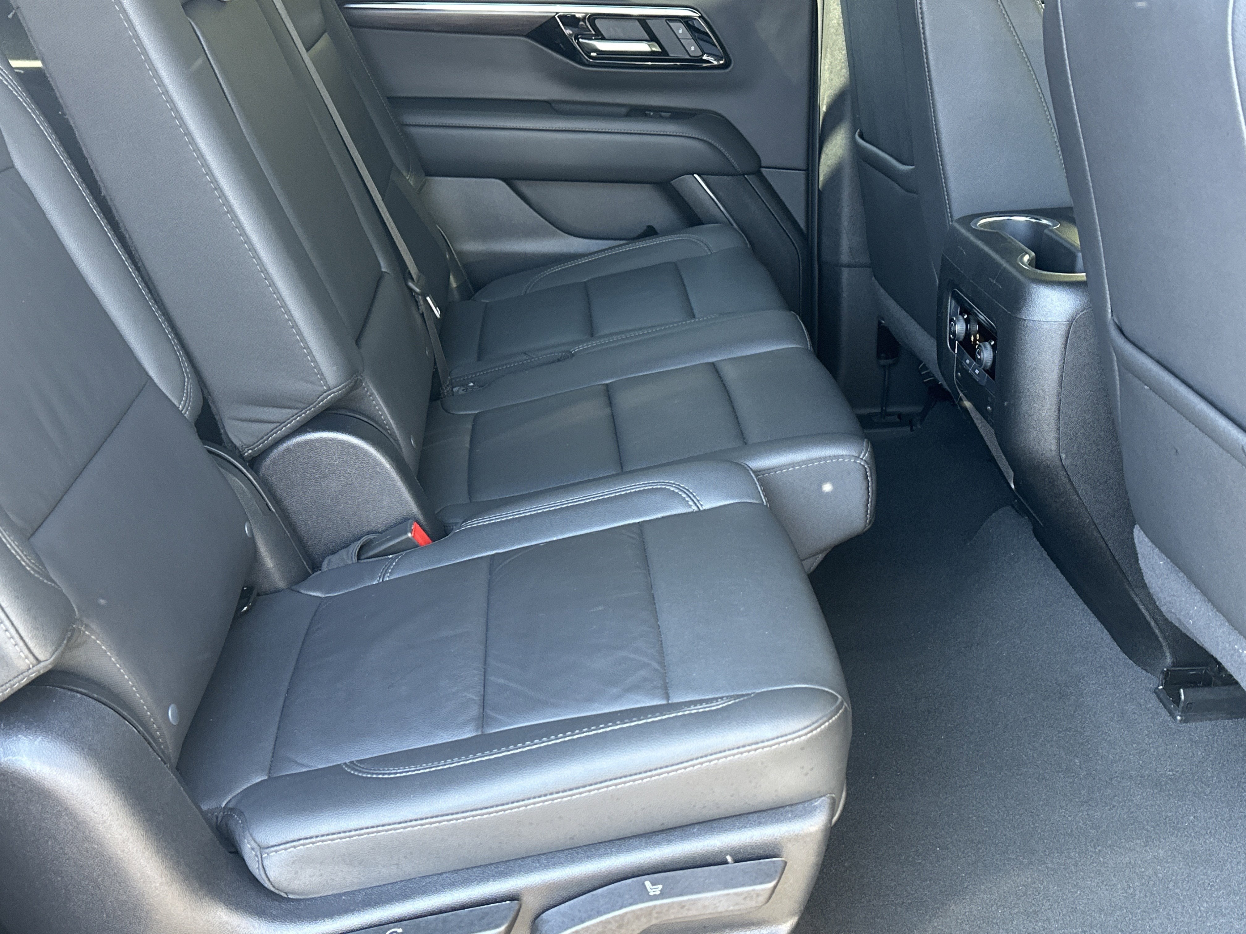 2025 Chevrolet Suburban LT