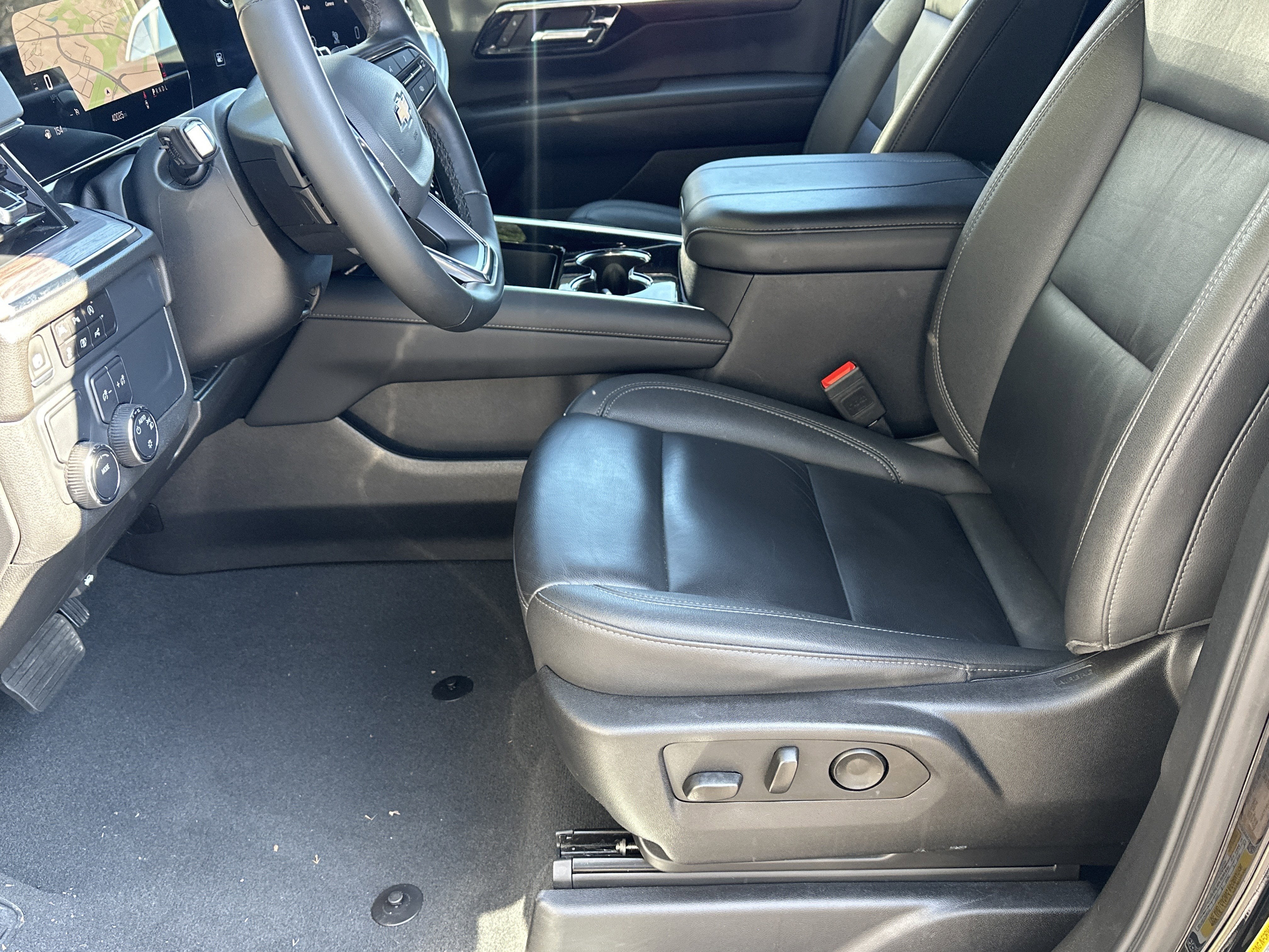 2025 Chevrolet Suburban LT