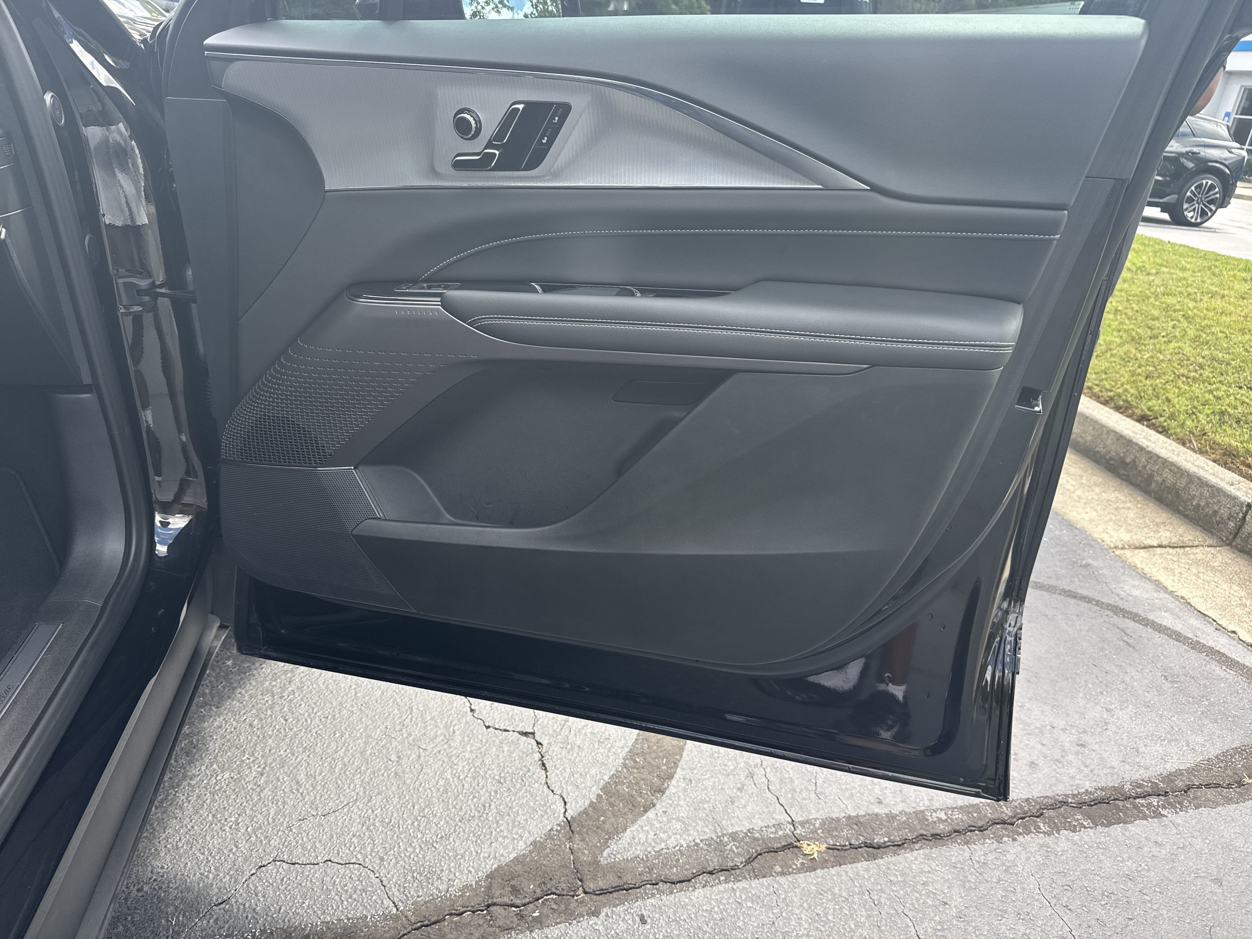 2024 Cadillac LYRIQ Tech