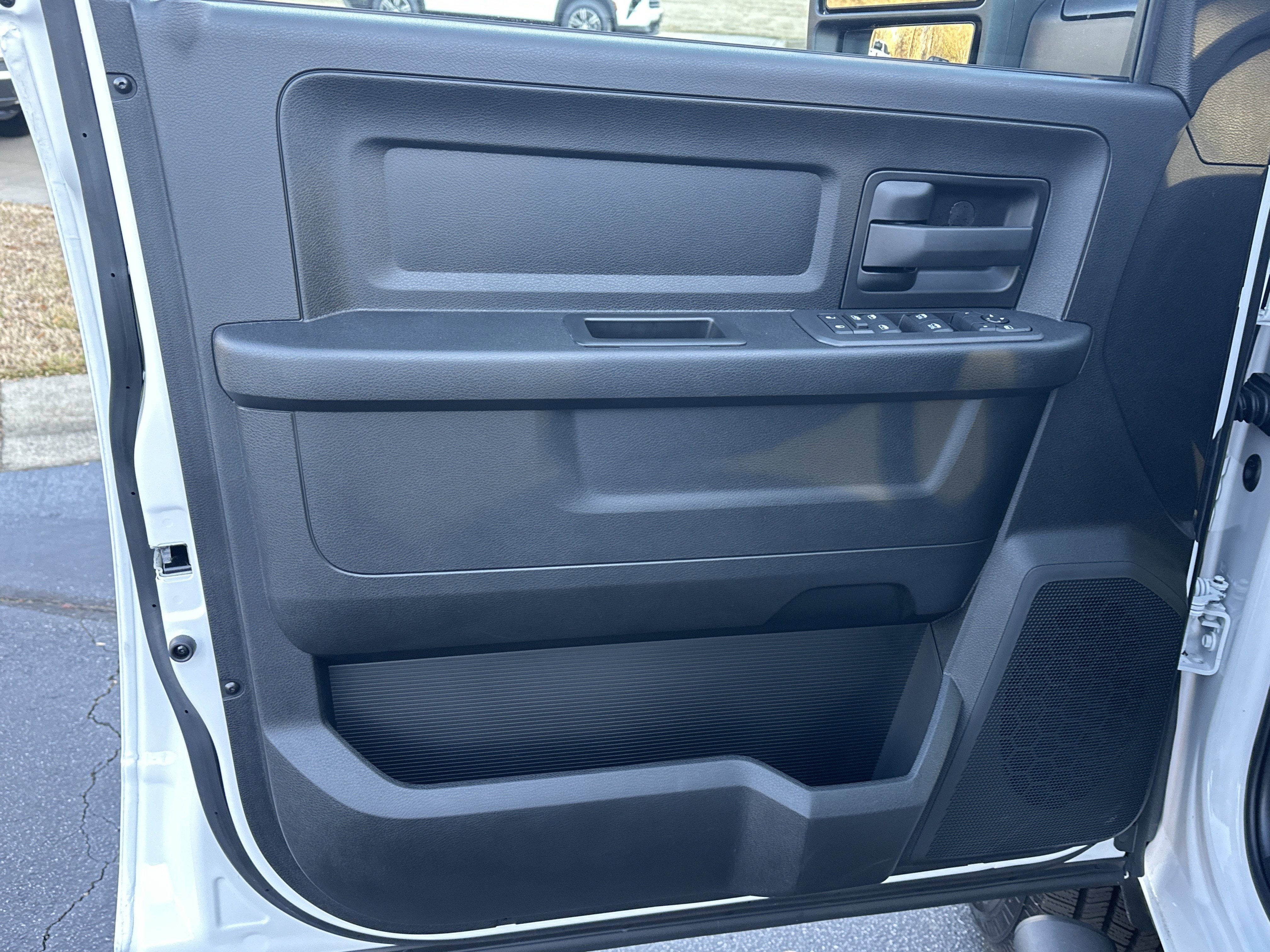 2025 RAM 3500 Tradesman Crew Cab 4x4 6'4" Box