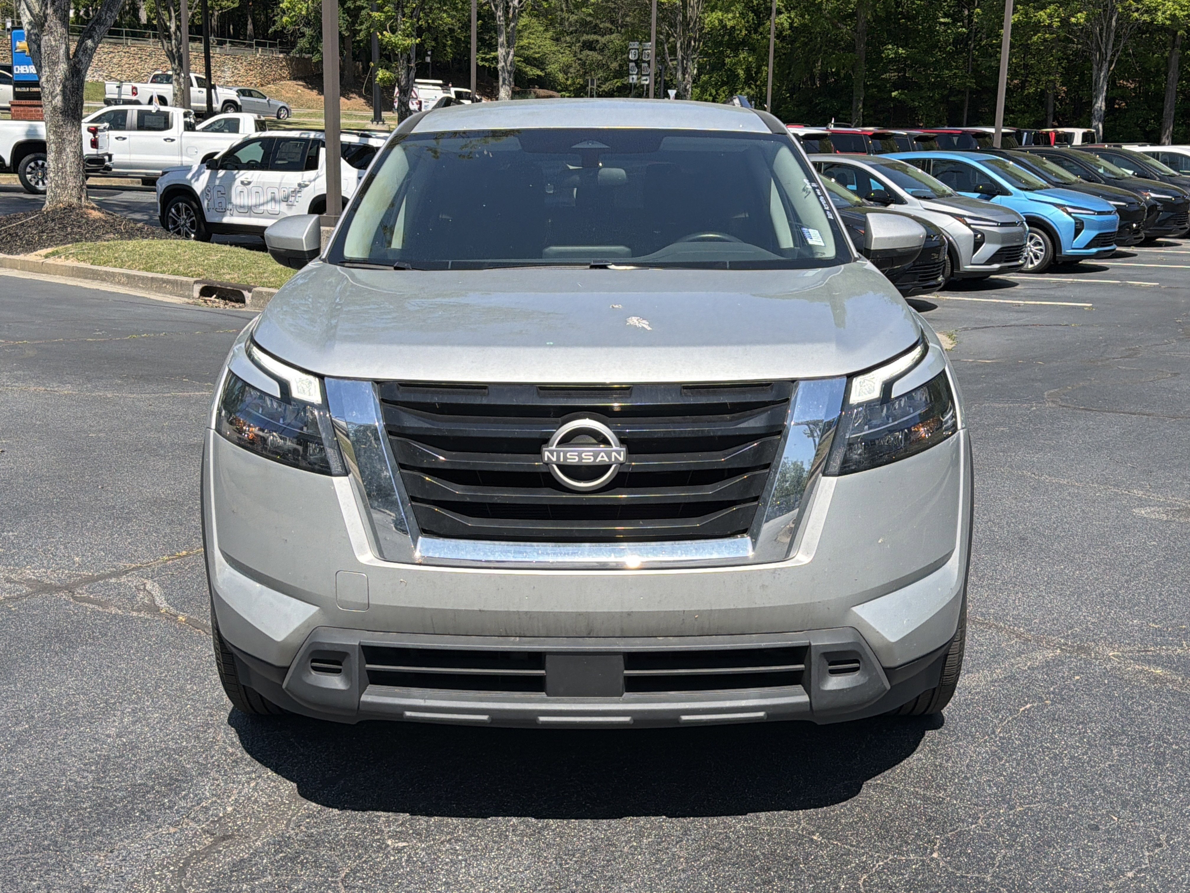 2024 Nissan Pathfinder SV