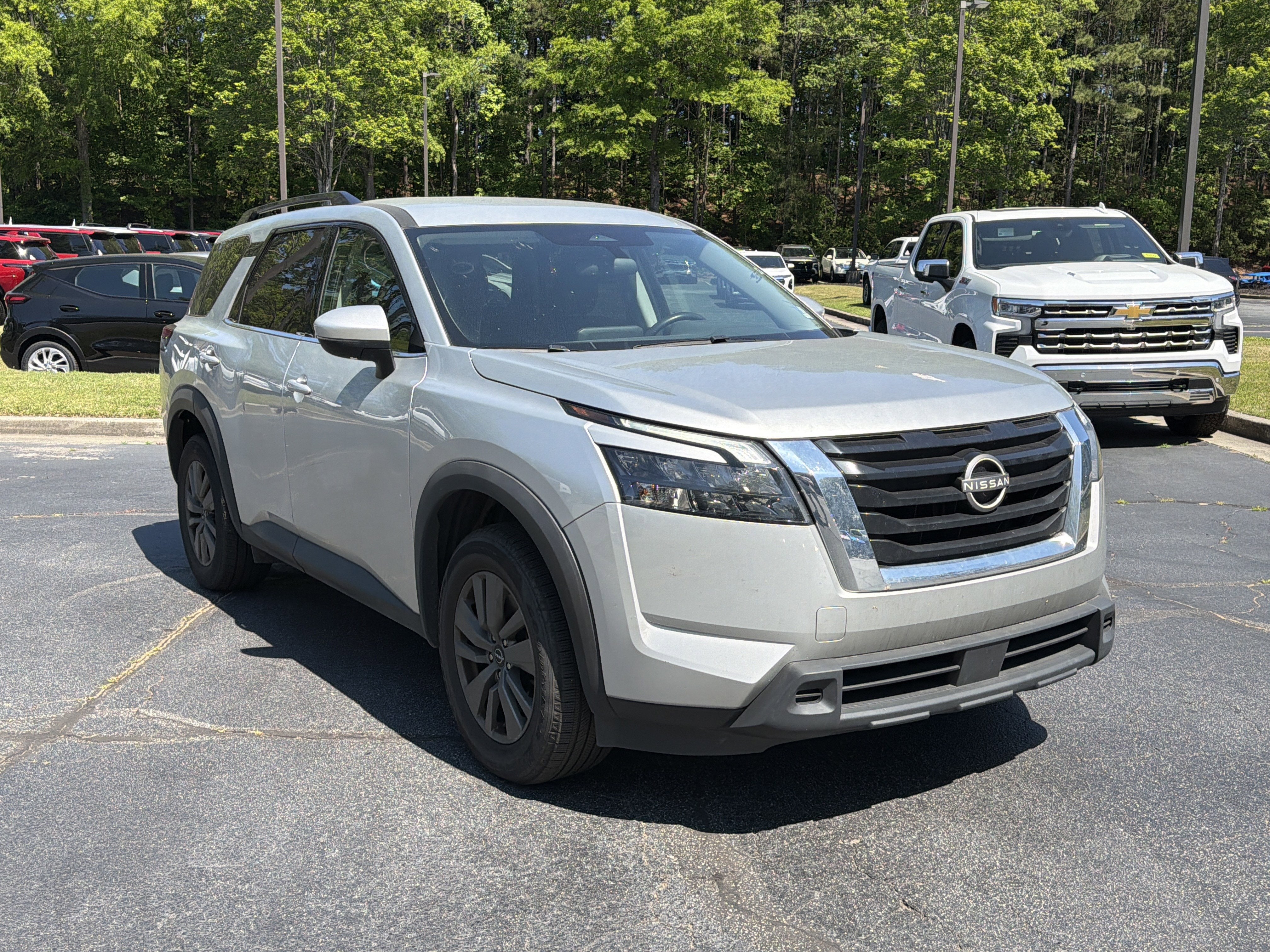 2024 Nissan Pathfinder SV