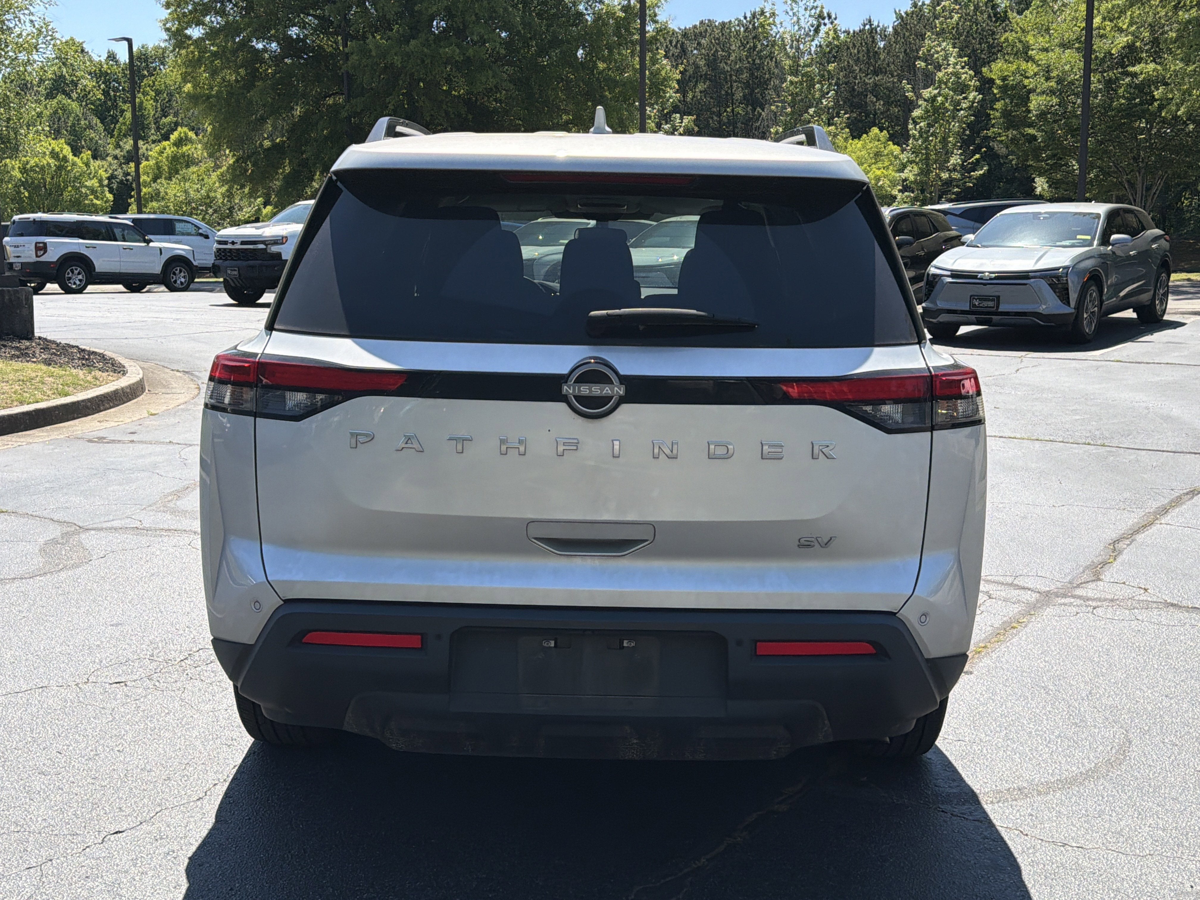 2024 Nissan Pathfinder SV