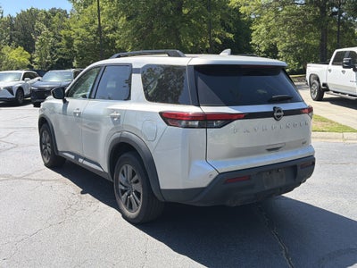 2024 Nissan Pathfinder SV