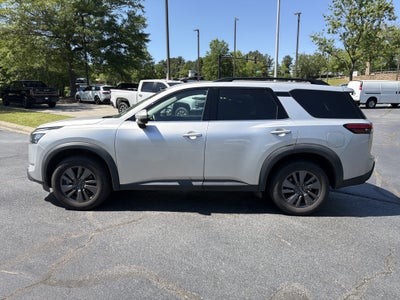 2024 Nissan Pathfinder SV