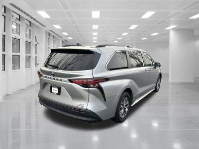 2022 Toyota Sienna XLE