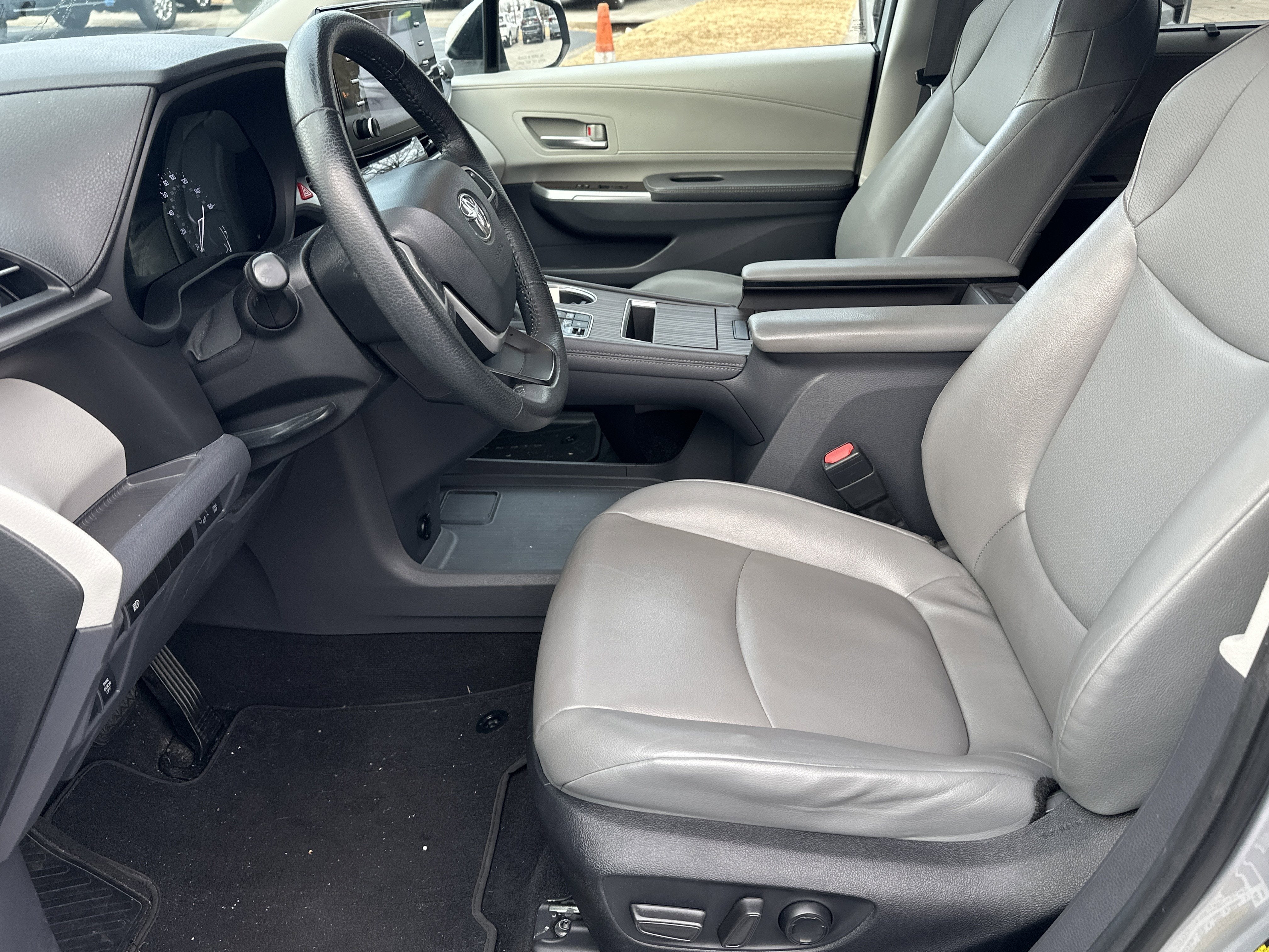 2022 Toyota Sienna XLE