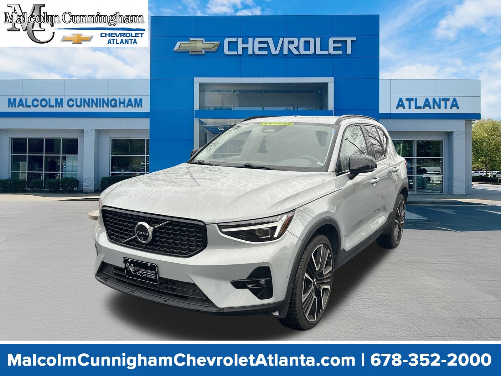 2025 Volvo XC40 Ultra Dark Theme