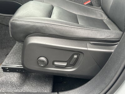 2025 Volvo XC40 Ultra Dark Theme