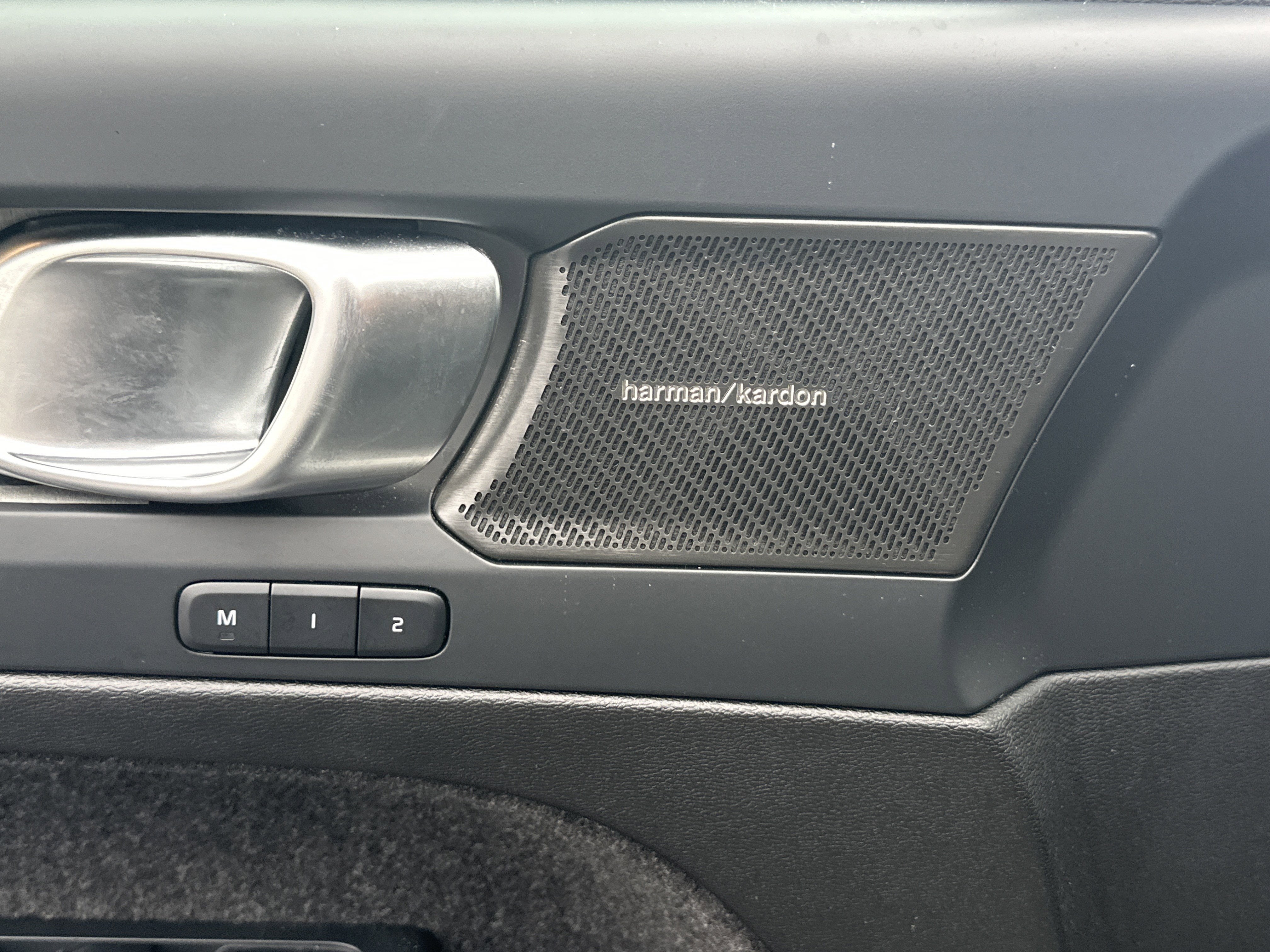 2025 Volvo XC40 Ultra Dark Theme