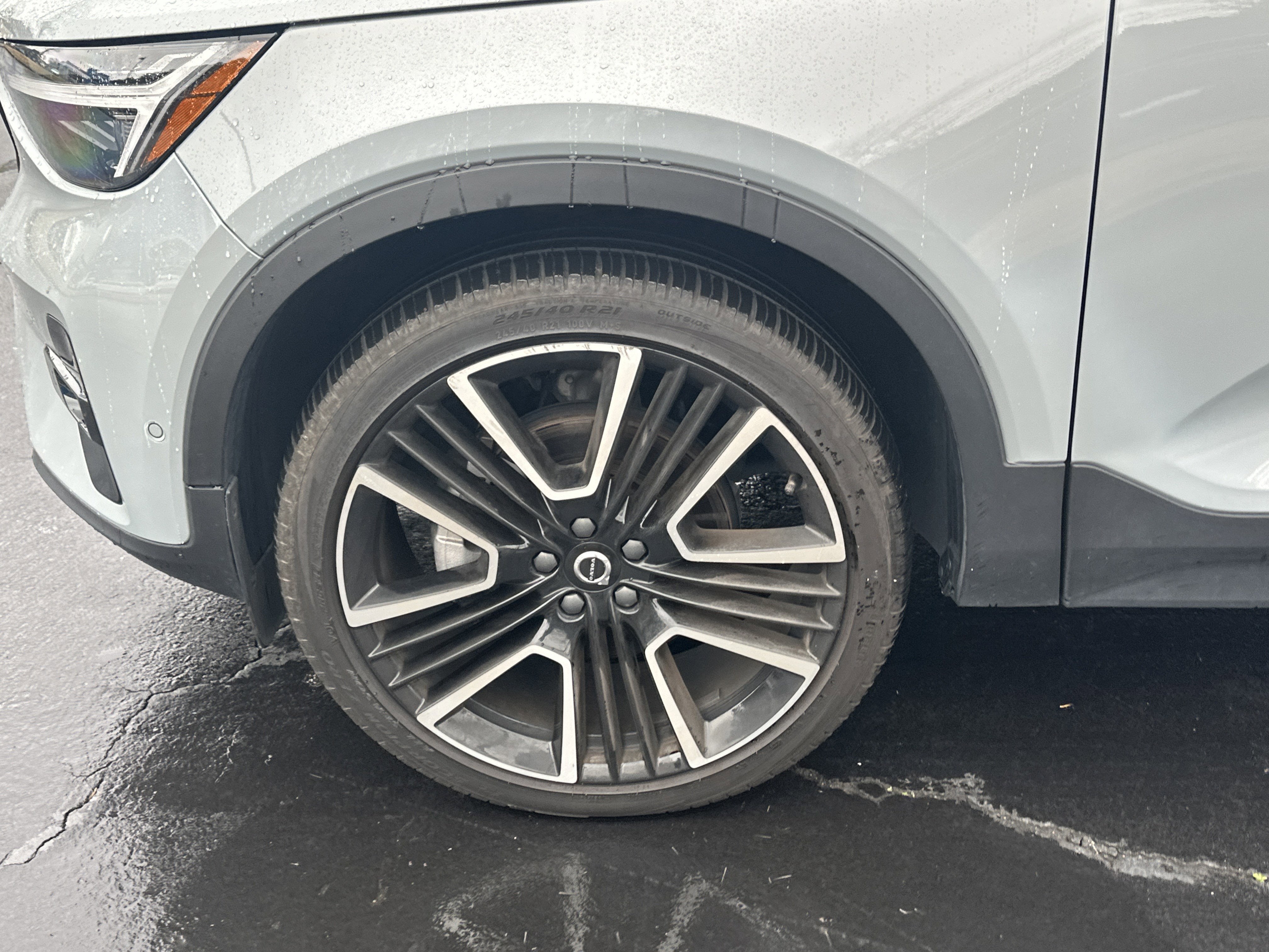 2025 Volvo XC40 Ultra Dark Theme