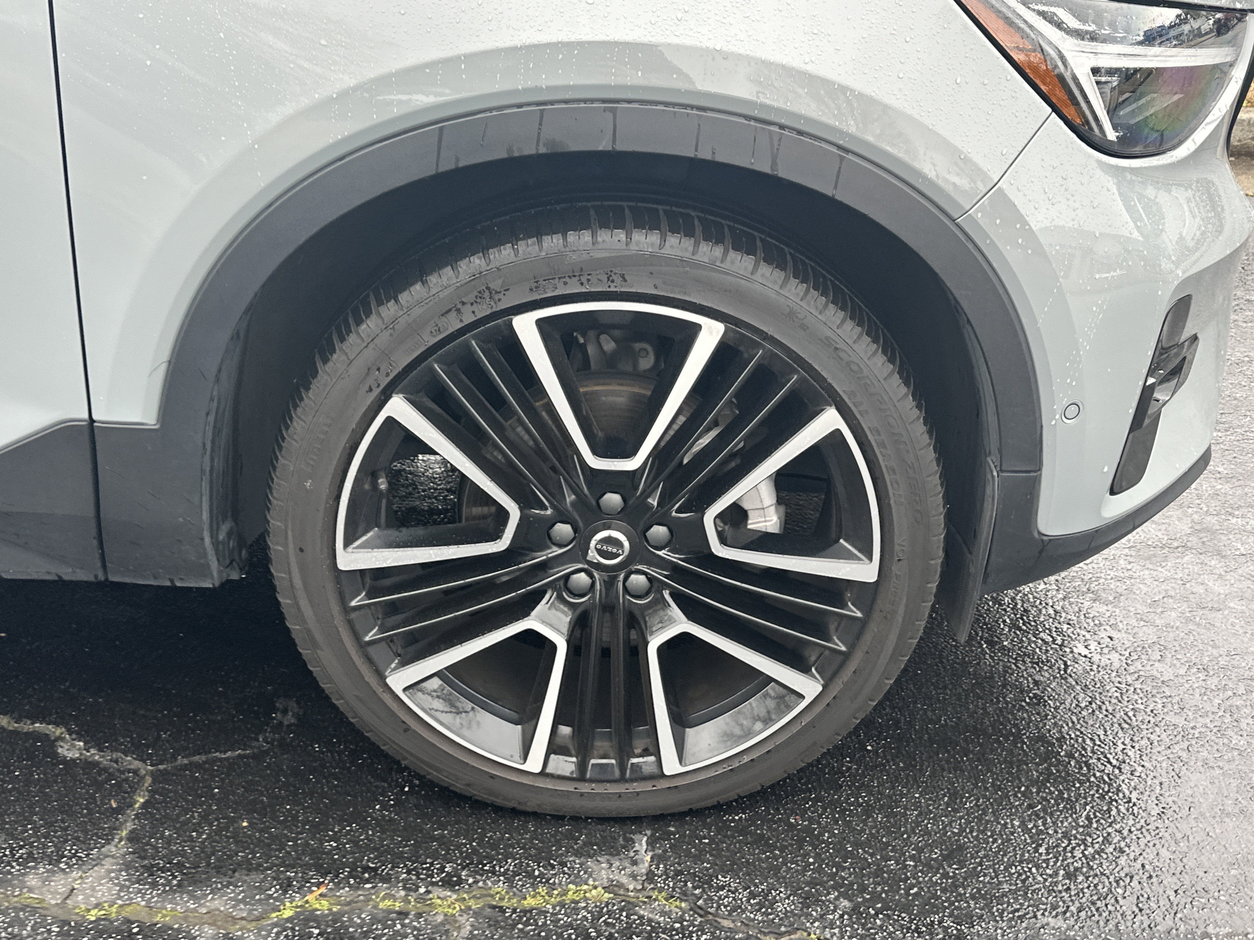 2025 Volvo XC40 Ultra Dark Theme