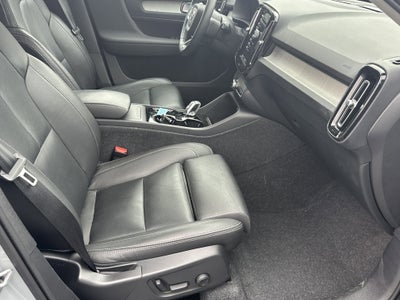 2025 Volvo XC40 Ultra Dark Theme