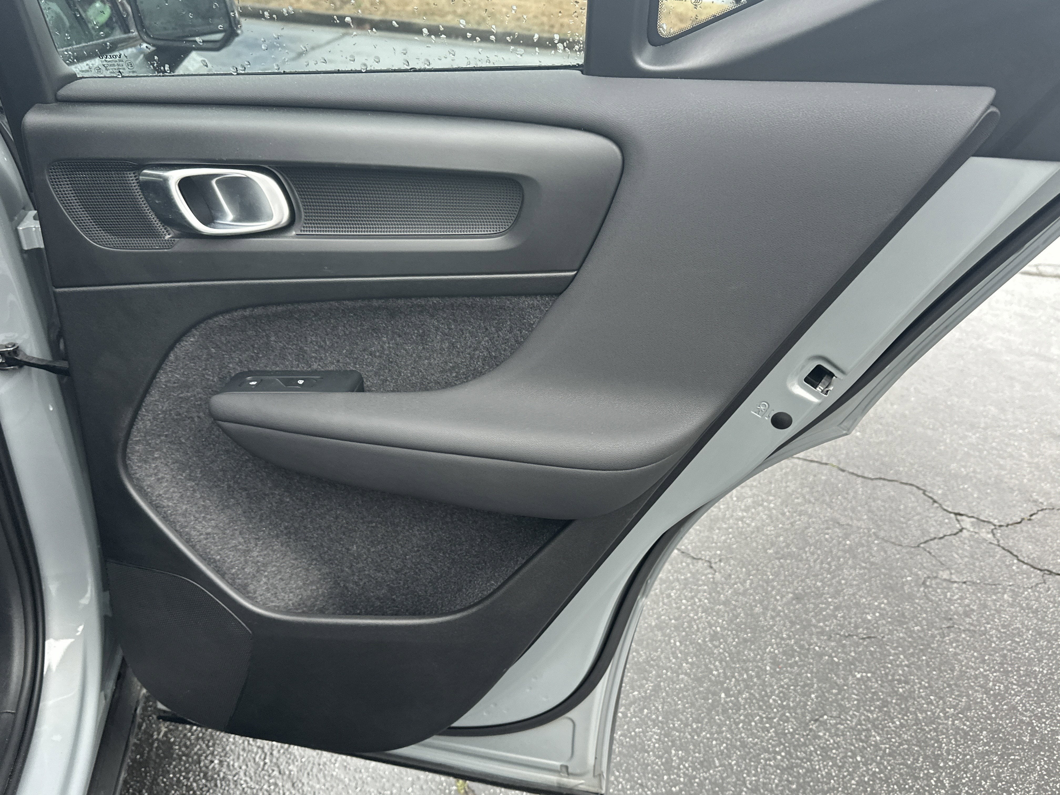 2025 Volvo XC40 Ultra Dark Theme