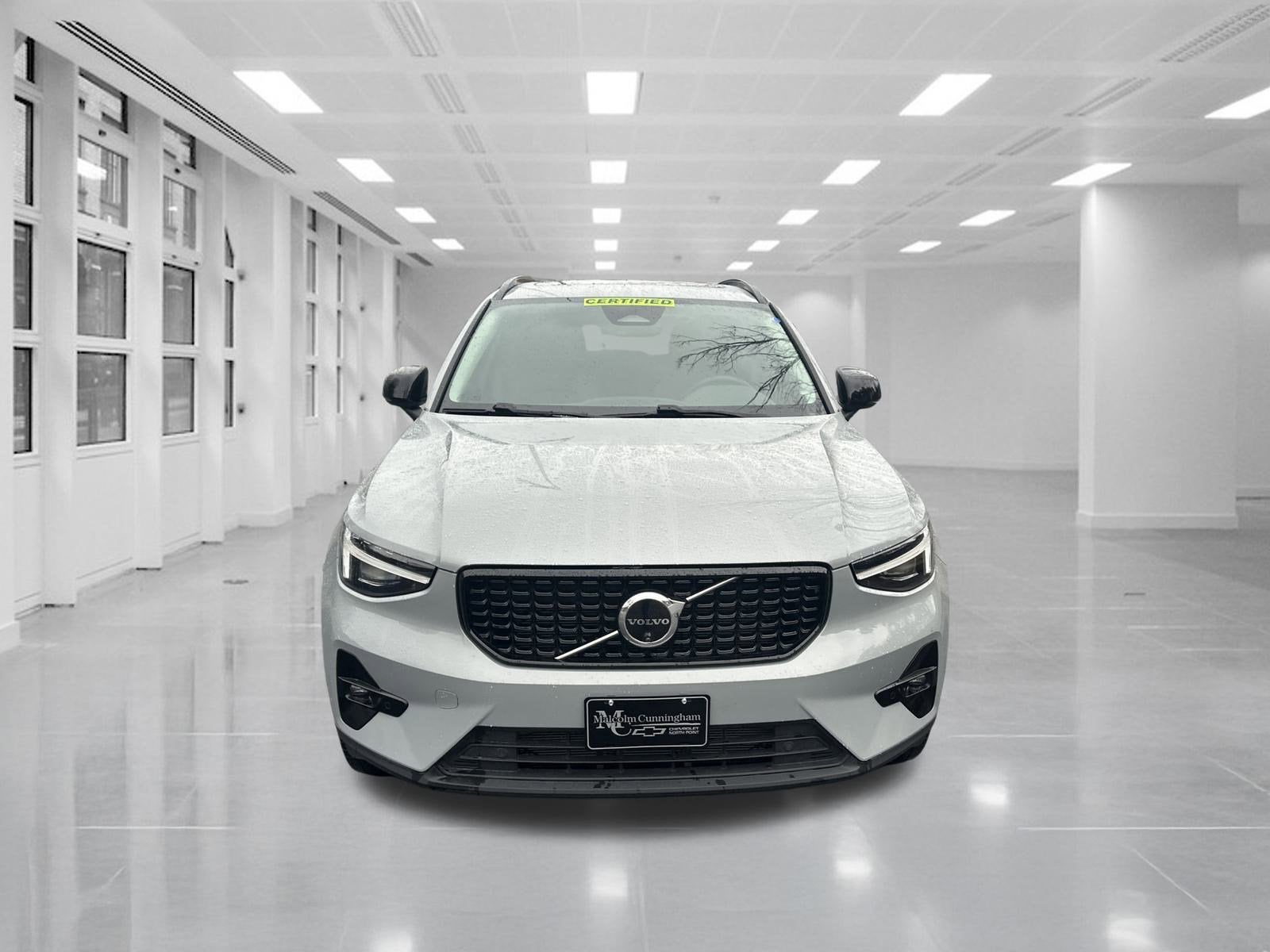 2025 Volvo XC40 Ultra Dark Theme