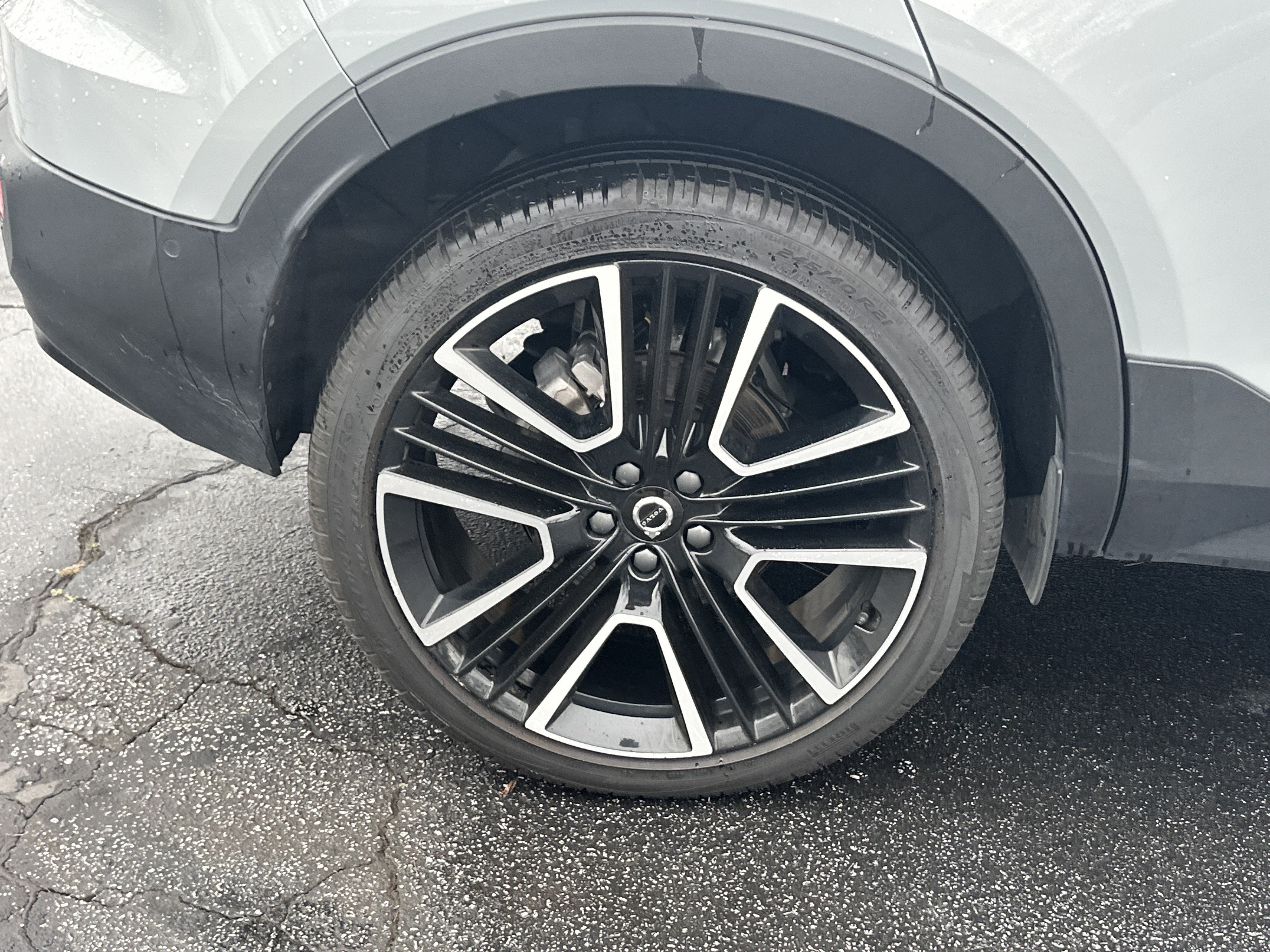 2025 Volvo XC40 Ultra Dark Theme