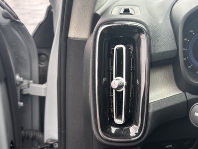 2025 Volvo XC40 Ultra Dark Theme