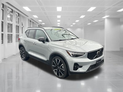 2025 Volvo XC40 Ultra Dark Theme