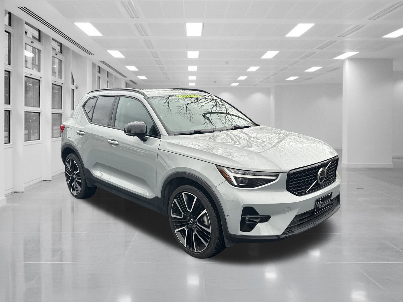 2025 Volvo XC40 Ultra Dark Theme