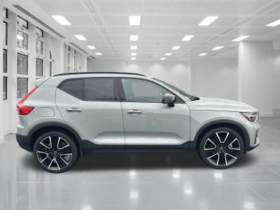 2025 Volvo XC40 Ultra Dark Theme