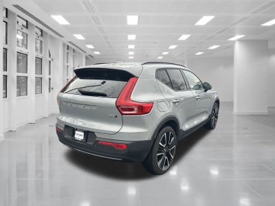 2025 Volvo XC40 Ultra Dark Theme