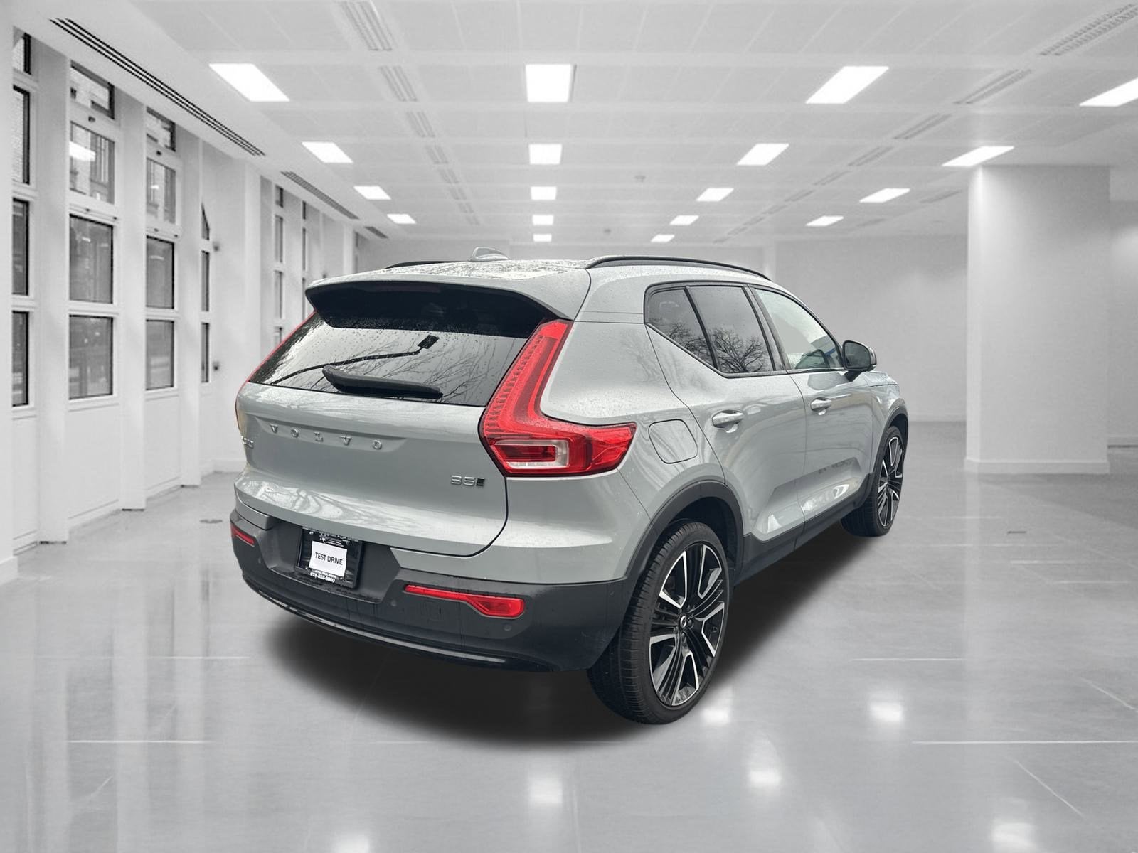 2025 Volvo XC40 Ultra Dark Theme