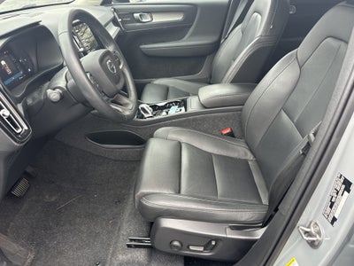 2025 Volvo XC40 Ultra Dark Theme